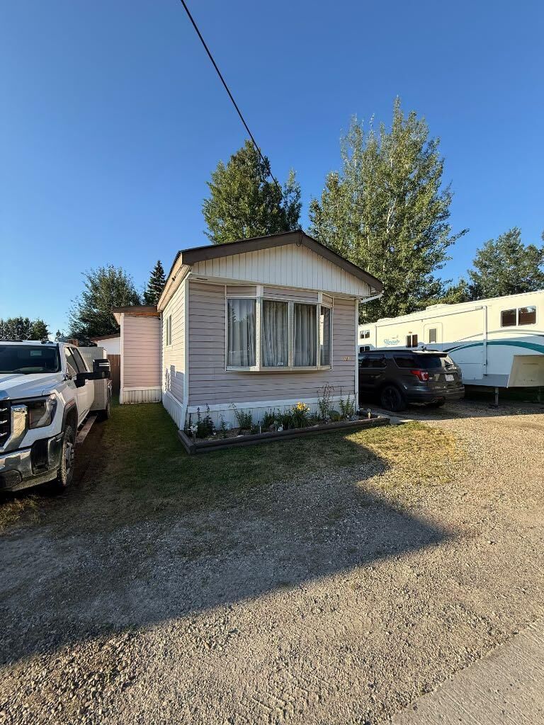 Property Photo:  5311 60 Street 107  AB T4T 1N2 