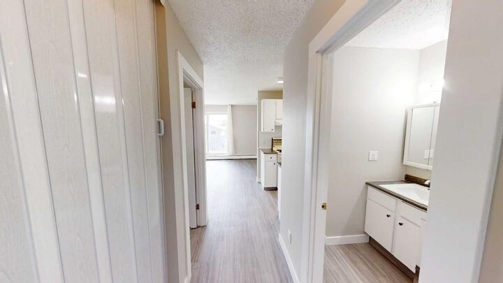 Property Photo:  10028 105 Avenue 18  AB T8V 1H1 