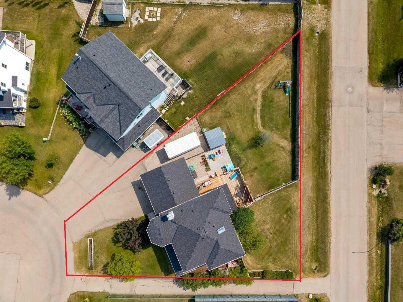 Property Photo: 16 Henderson Bay NE AB T0J 1X1