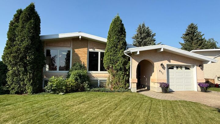Property Photo: 611 6 Avenue W AB T0J 1P0