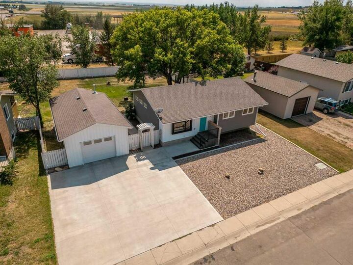 Property Photo: 206 Rubie Crescent AB T0L 1S0