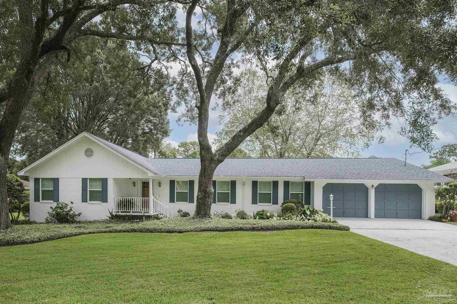 Property Photo: 8830 Burning Tree Rd FL 32514