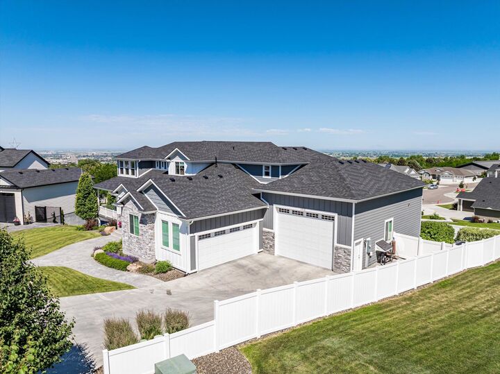 Property Photo: 3076 Lois Lane ID 83201