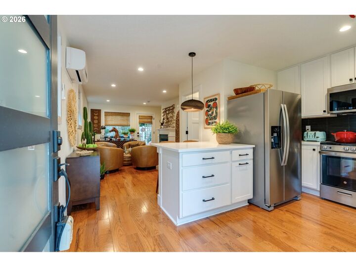 Property Photo:  1420 SE Claybourne St C  OR 97202 