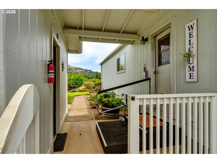 Property Photo: 85729 Chelsea Ln OR 97405