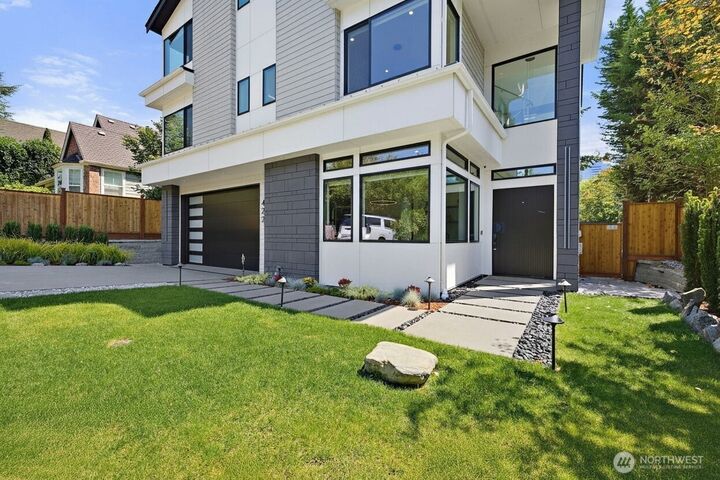 Property Photo:  422  98th Avenue NE  WA 98004 