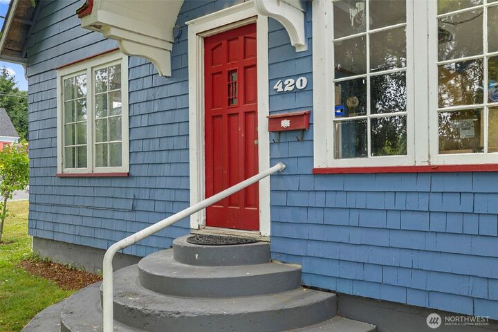 Property Photo:  420  Warren Street  WA 98273 