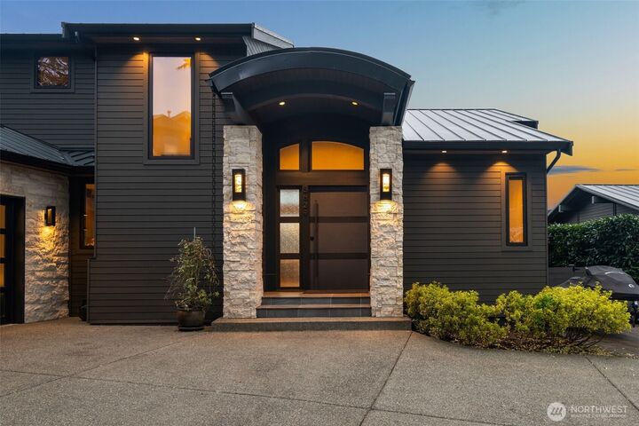 Property Photo:  5629  Pleasure Point Lane SE  WA 98006 