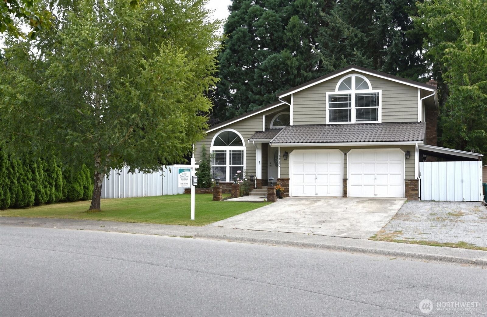 Property Photo:  5920  35th Way SE  WA 98092 
