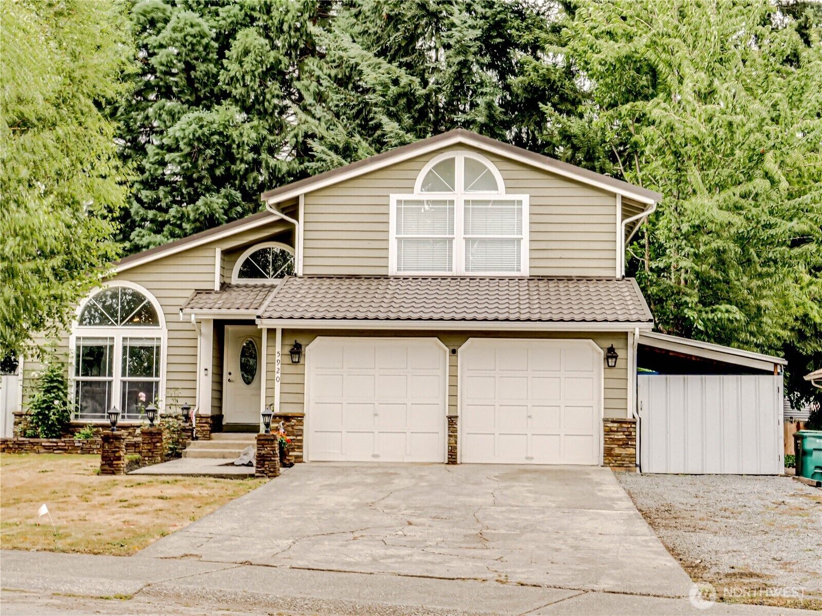 Property Photo:  5920  35th Way SE  WA 98092 
