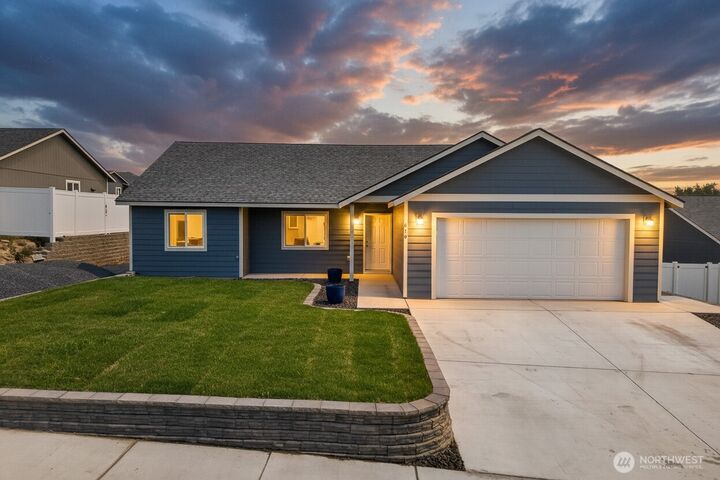 Property Photo:  619  Kimberly Avenue  WA 99357 