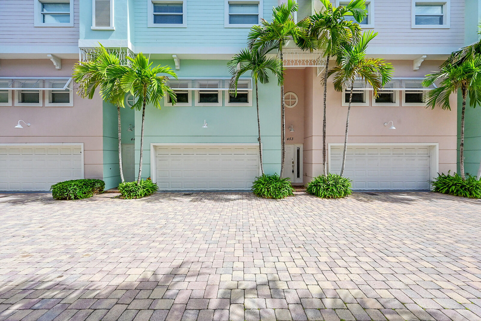 Property Photo: 453 NE 1st Street FL 33060
