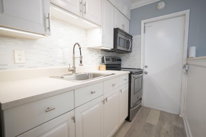 Property Photo: 2621 Grant Street 10A FL 33020