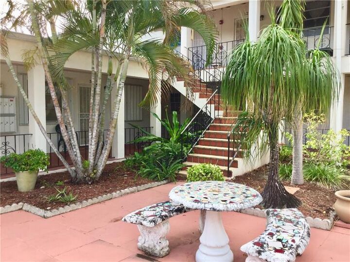 Property Photo:  756 N 17th Avenue 14  FL 33020 