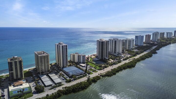 Property Photo: 5420 N Ocean Drive 502 FL 33404