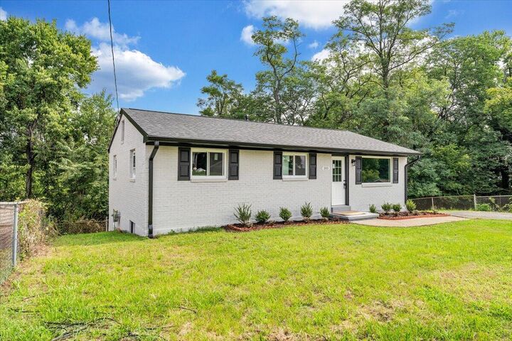 Property Photo: 203 Cherryhill Rd NW VA 24017