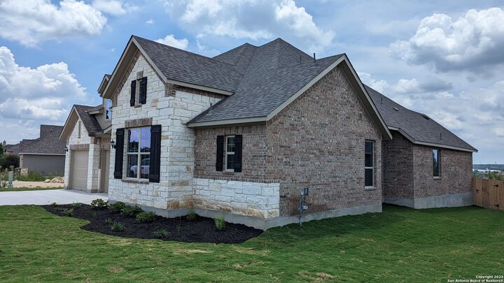 Property Photo:  530 Singing Crk  TX 78070 