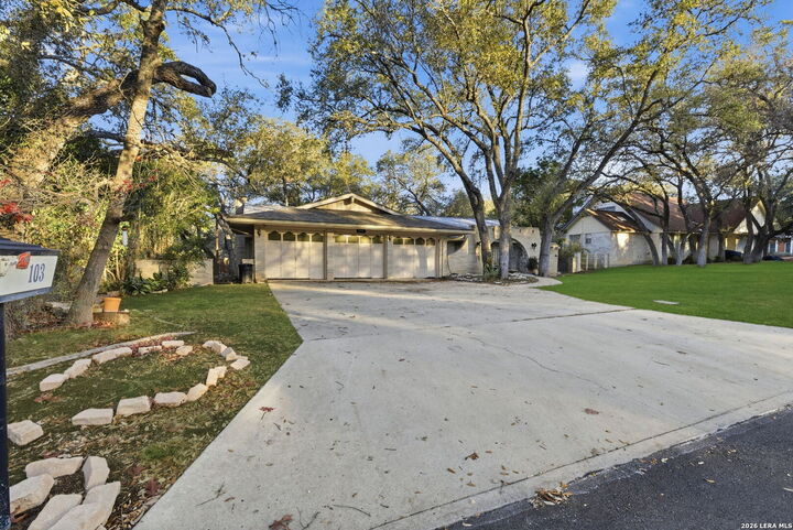 Property Photo: 103 Castleoaks TX 78213