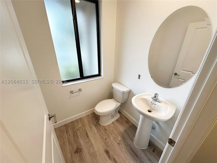 Property Photo: 967 NE 211th St FL 33179