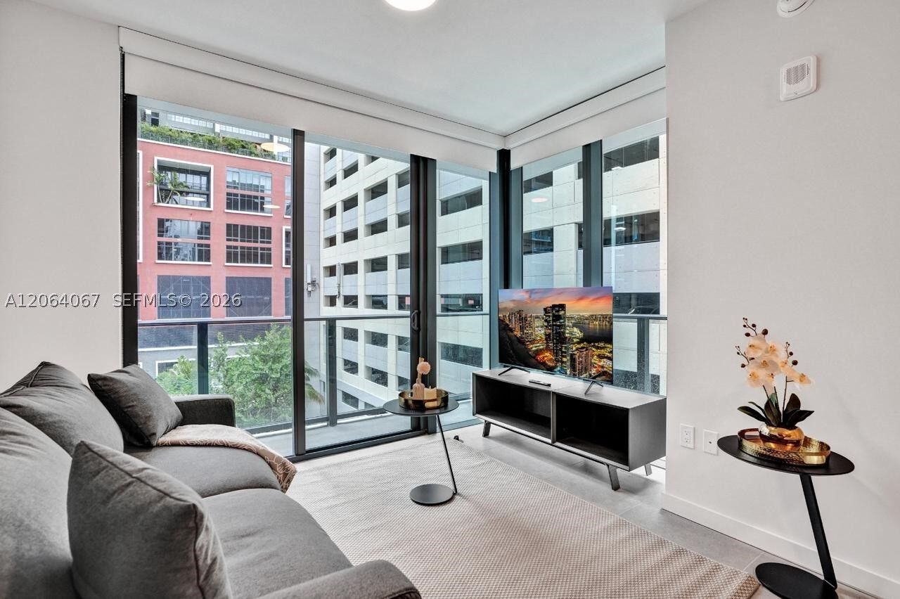 Property Photo: 121 NE 5th St 512B FL 33132