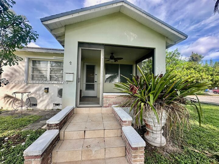Property Photo:  2325 Fillmore St 2  FL 33020 