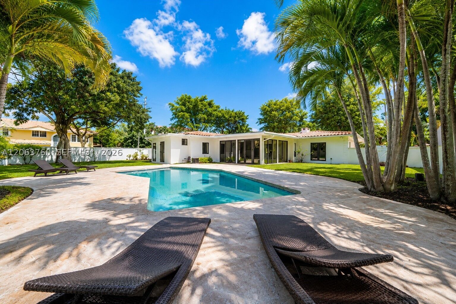 Property Photo: 549 NE 12th Ave FL 33301