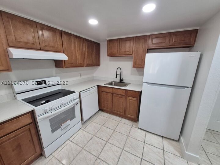 Property Photo: 1750 W 46th St 331 FL 33012