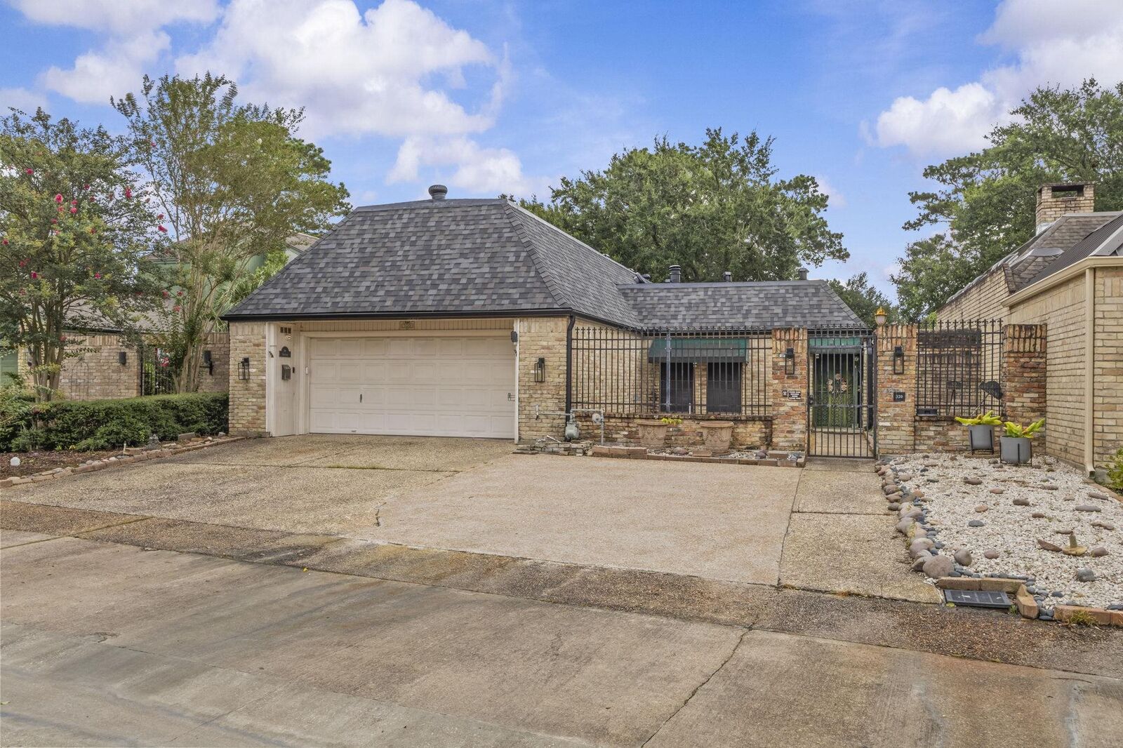 Property Photo: 320 Summerwood TX 77706
