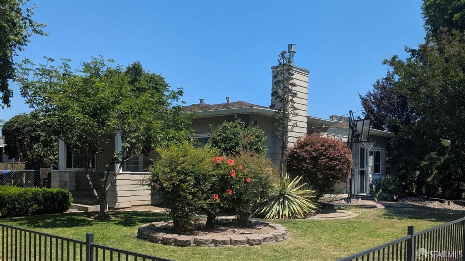 Property Photo:  21492 Montgomery Avenue  CA 94541 