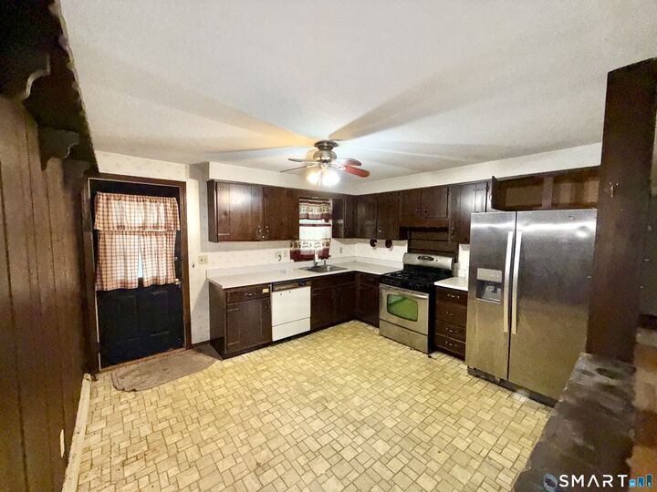 Property Photo:  212 Carriage Lane  CT 06790 