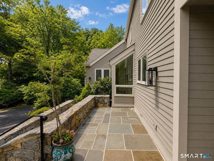 Property Photo:  