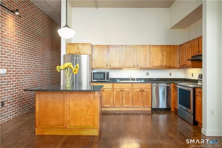 Property Photo:  15 Dinah Road 319  CT 06107 