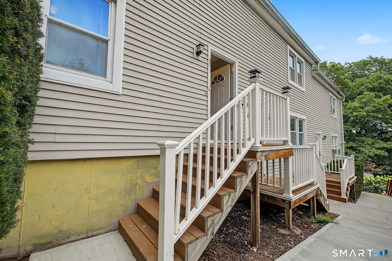 Property Photo: 6 Irving Place 3C CT 06810