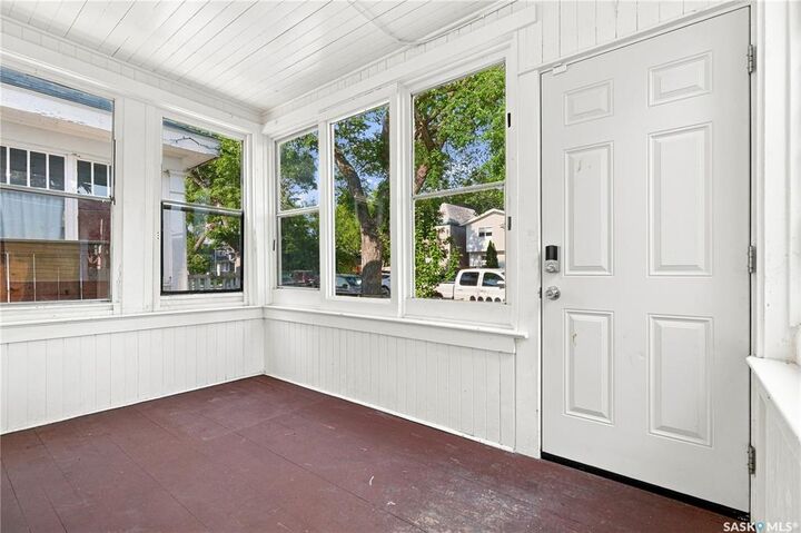 Property Photo:  431 G Avenue S  SK S7M 1V5 