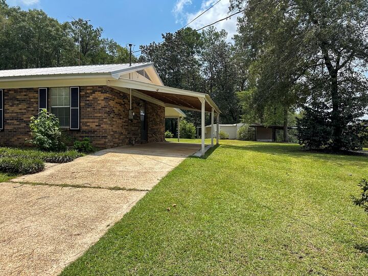 Property Photo: 7436 E Highway 27 AL 36360
