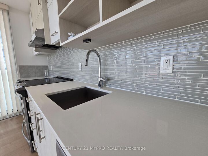 Property Photo:  150 Fairview Mall Drive 802  ON M2J 0E7 