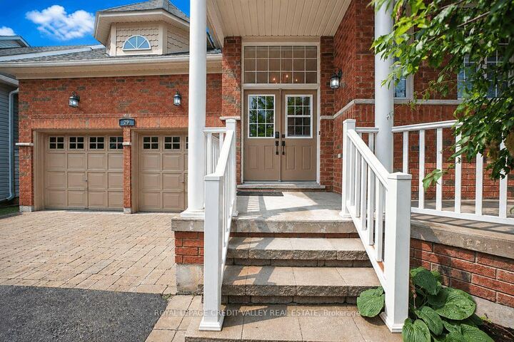 Property Photo:  29 Counsellor Terrace  ON L4M 7H1 