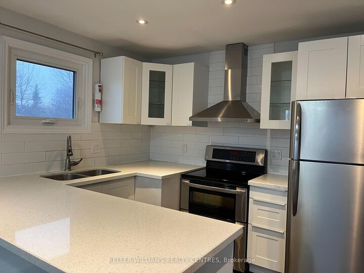 Property Photo:  211 Silverbirch Drive Upper  ON L3Y 2Z6 