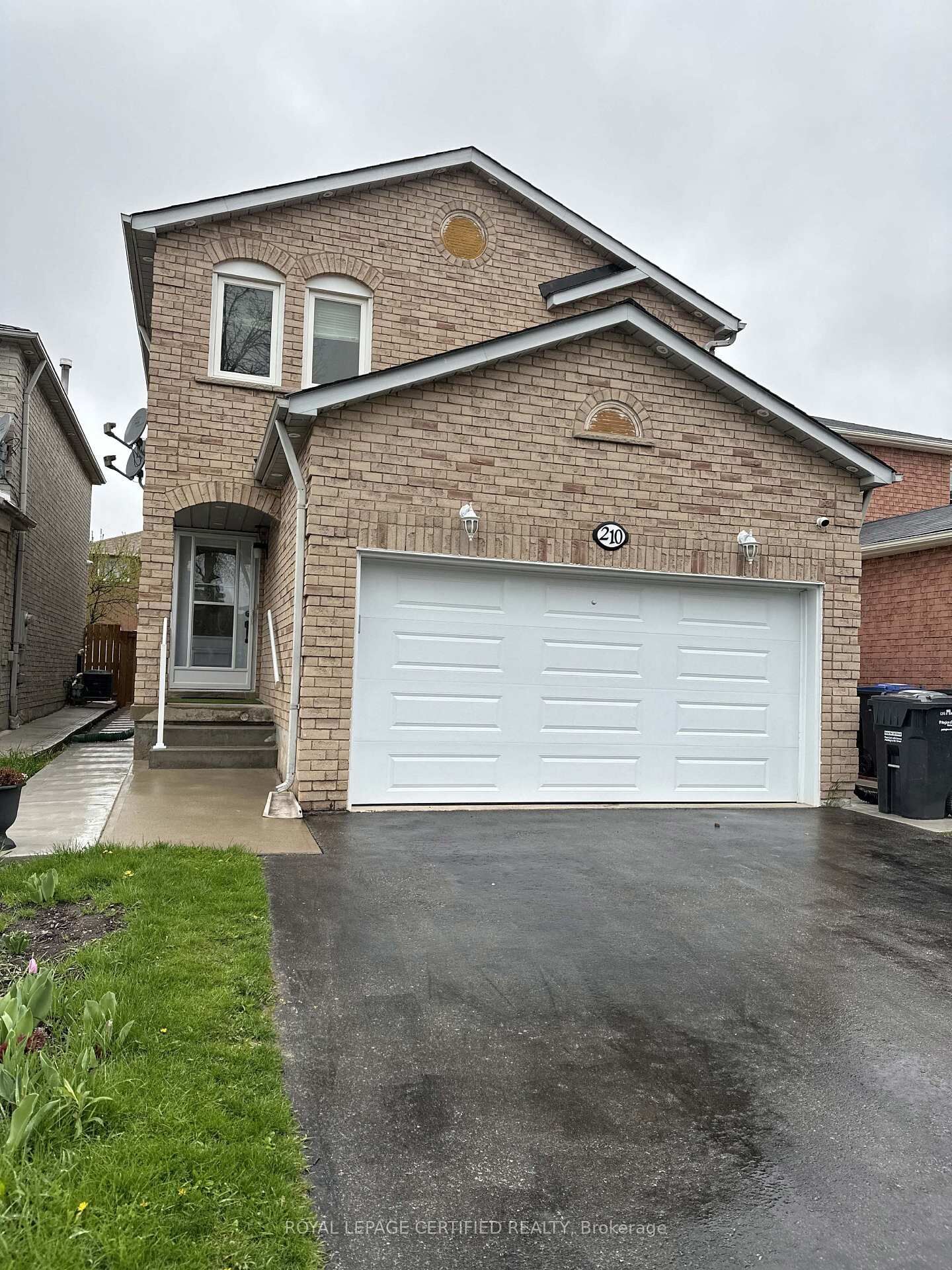 Property Photo:  210 Ecclestone Drive Main  ON L6X 3R1 