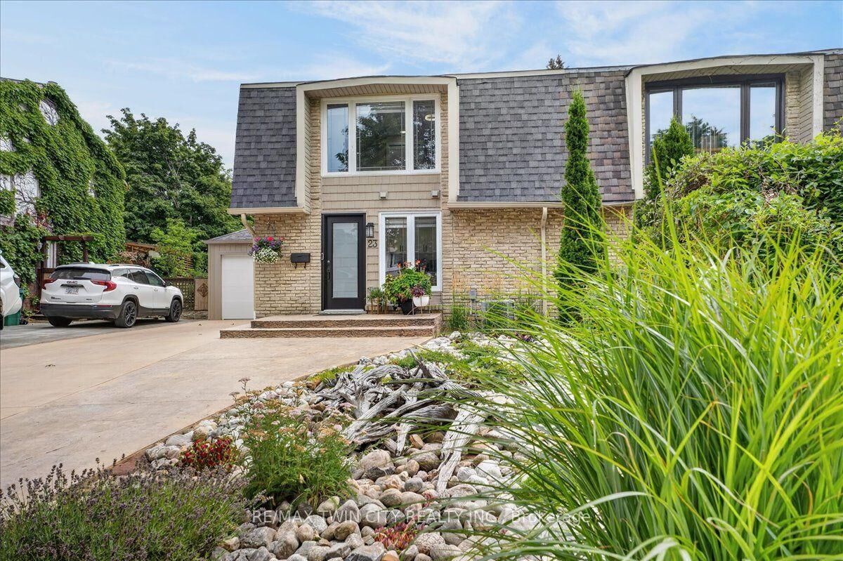 Property Photo:  23 Briar Knoll Drive  ON N2E 1X9 