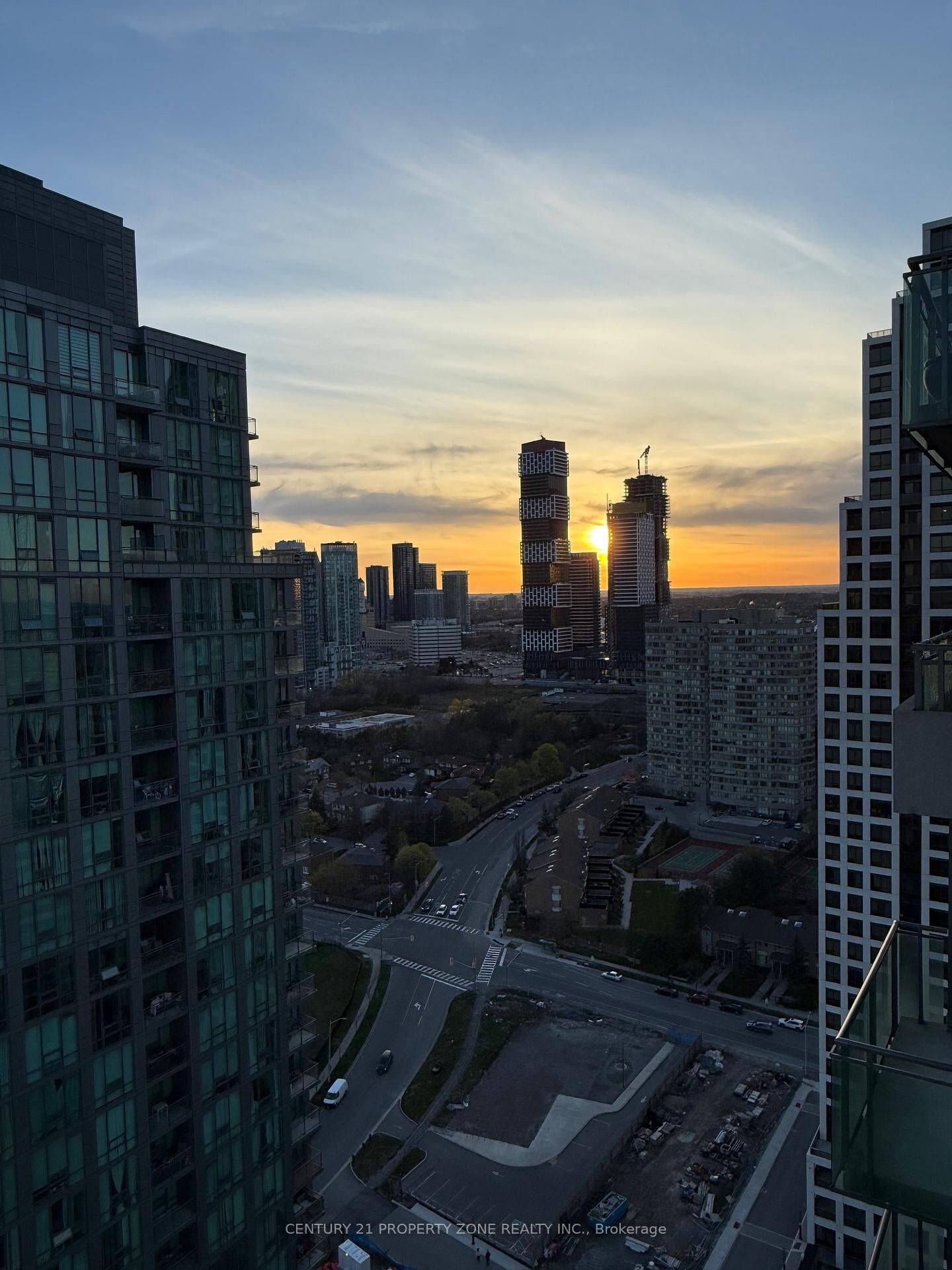 Property Photo:  3515 Kariya Drive 3207  ON L5B 0C1 