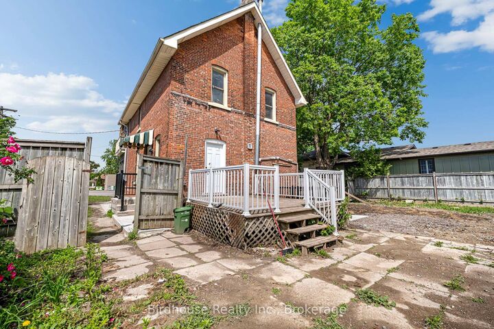 Property Photo:  108 Lindsay Street S  ON K9V 2M6 
