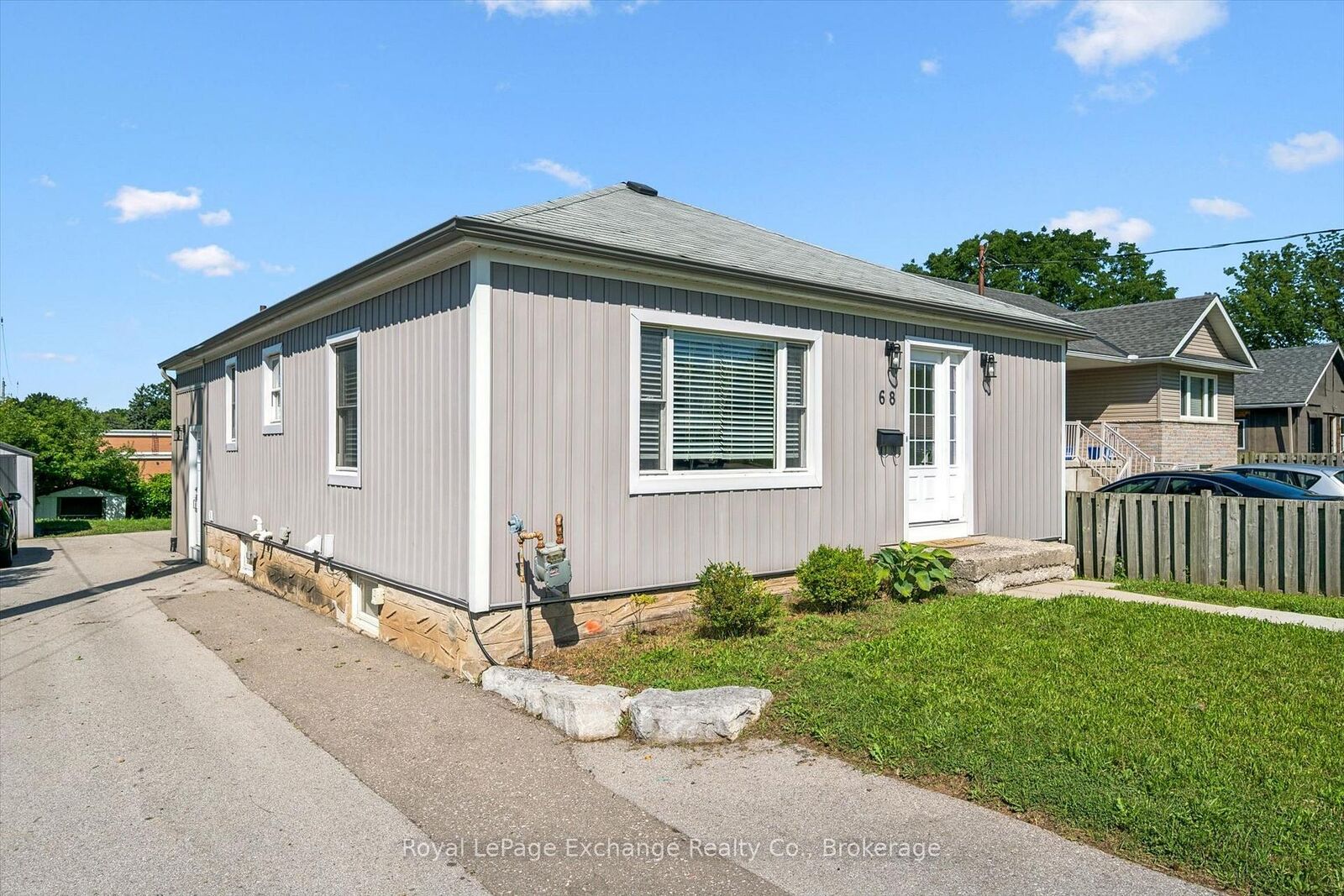 Property Photo:  68 Elgin Street S  ON N1R 5G5 