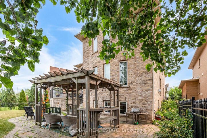 Property Photo:  2395 Lyndhurst Drive  ON L6H 7V7 