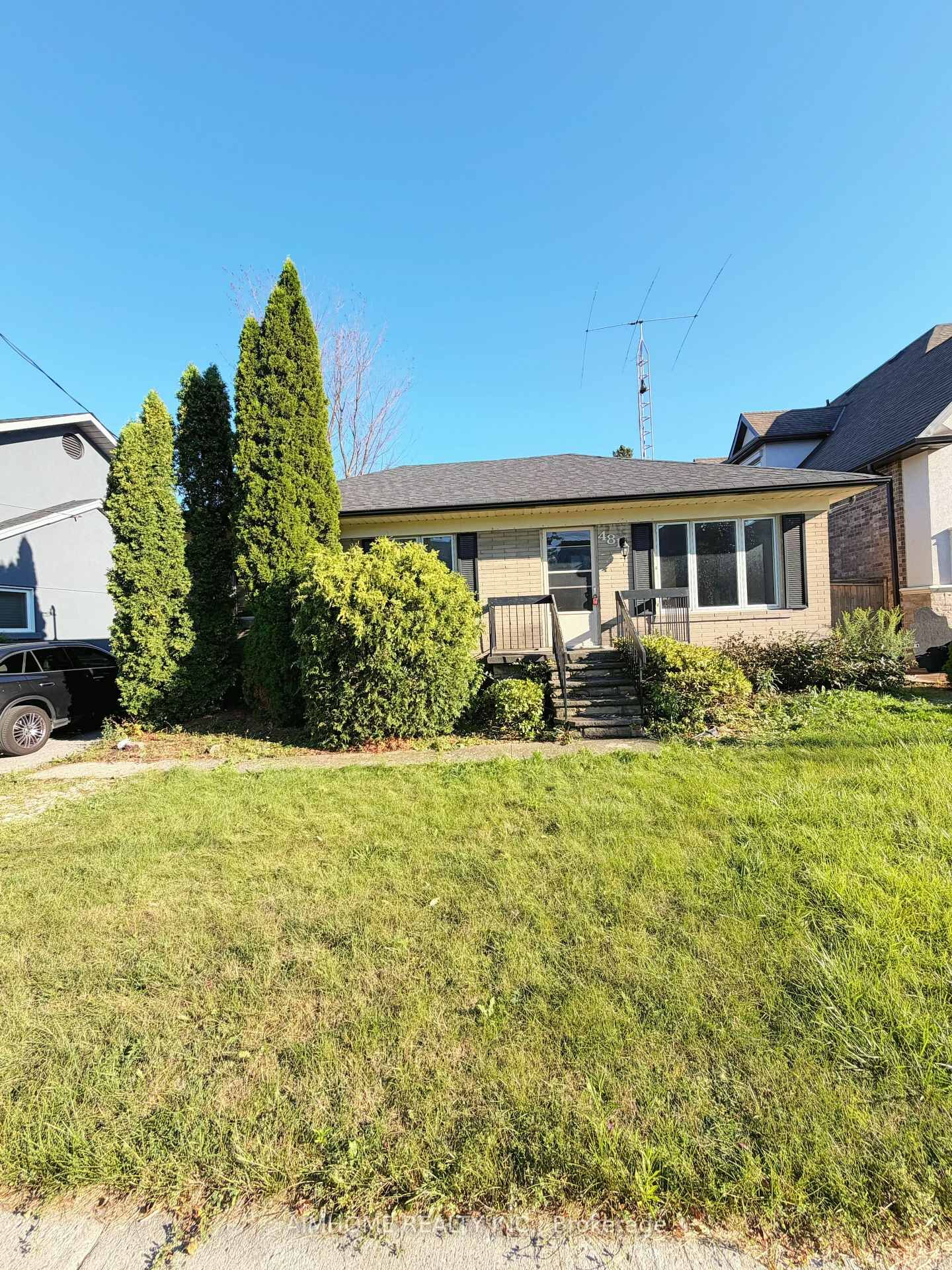 Property Photo: 481 Hounslow Avenue ON M2R 1J1