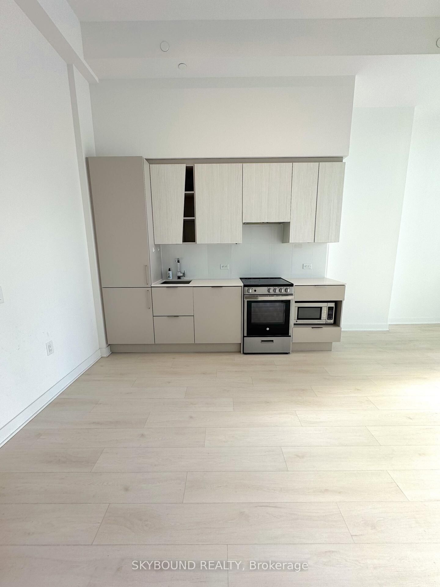 Property Photo: 3900 Confederation Parkway 529 ON L5B 0K7
