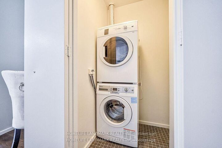 Property Photo:  5 St Joseph Street 220  ON M4Y 0B6 