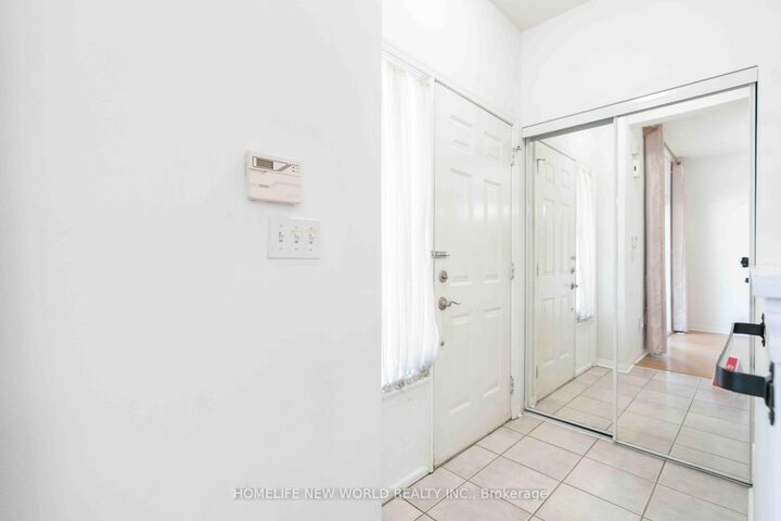 Property Photo: 21 St. Moritz Way 12 ON L3R 4G4