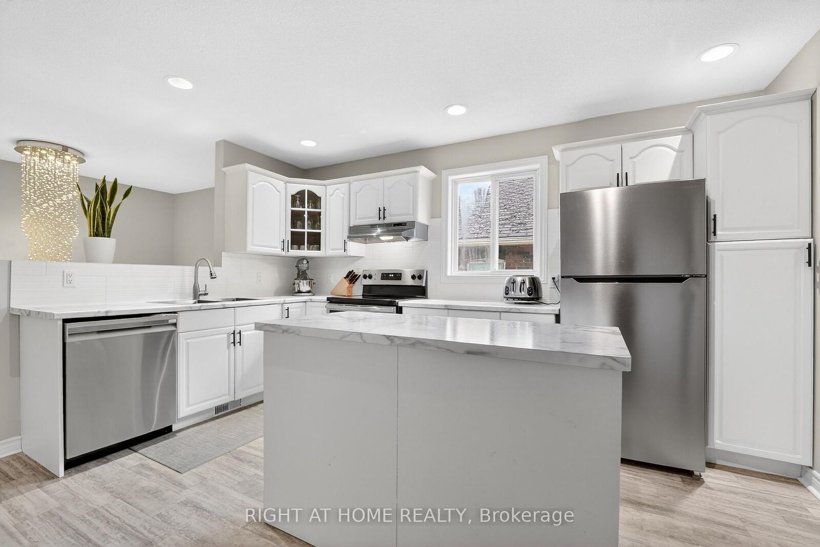 Property Photo: 5524 Fraser Street ON L2E 3C9