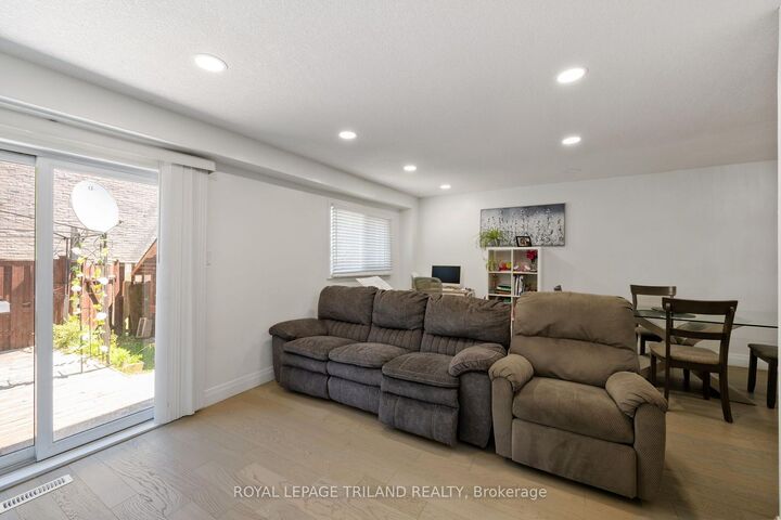 Property Photo: 711 Osgoode Drive 43 ON N6E 2C8